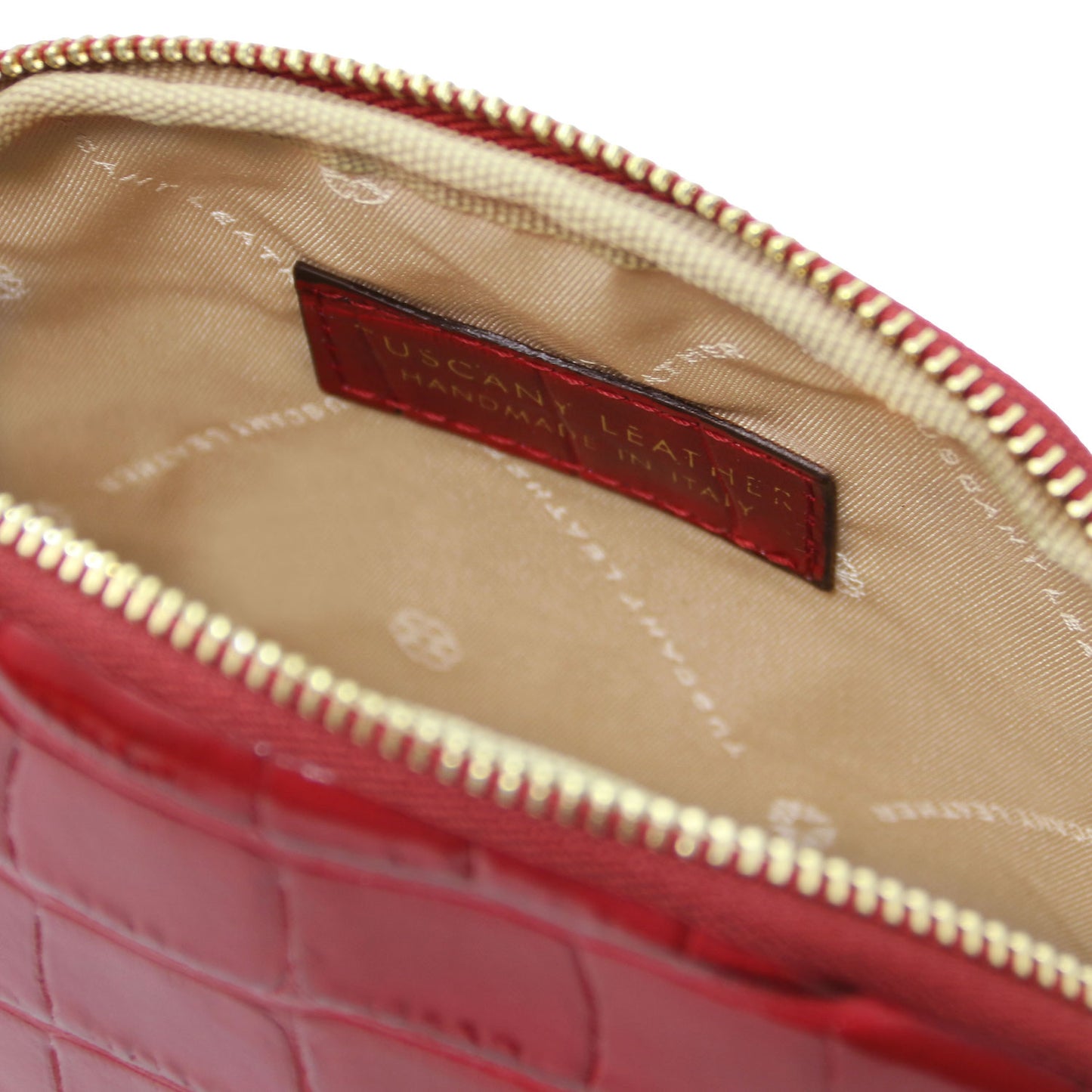Vera - Croc print leather toiletry case | TL142514 in red with embossed texture, gold-tone zipper closure, and beige polyester lining sobre fundo branco.