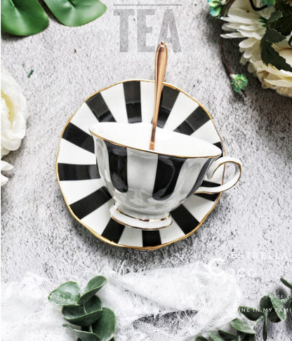 Retro Black and White Polka Dot and Striped Teapots, Cups, Saucers and Plates - Premium Cups - Just €37.95! Shop now at San Rocco Italia