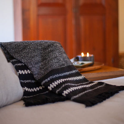 Chunky Cuzco Alpaca Black and White Throw - Premium Textiles & Pillows - Just €320! Shop now at San Rocco Italia